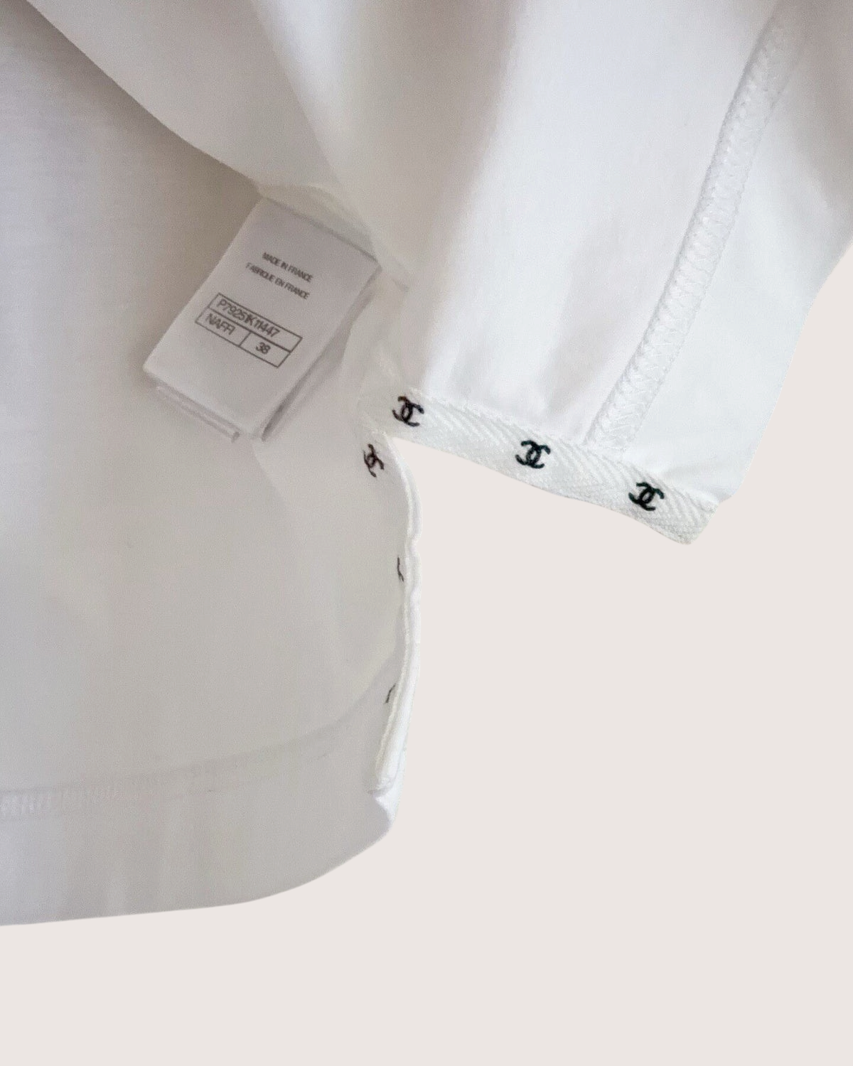 Chanel 25P Contrast-Collar Smocked Top White, Black FR 38