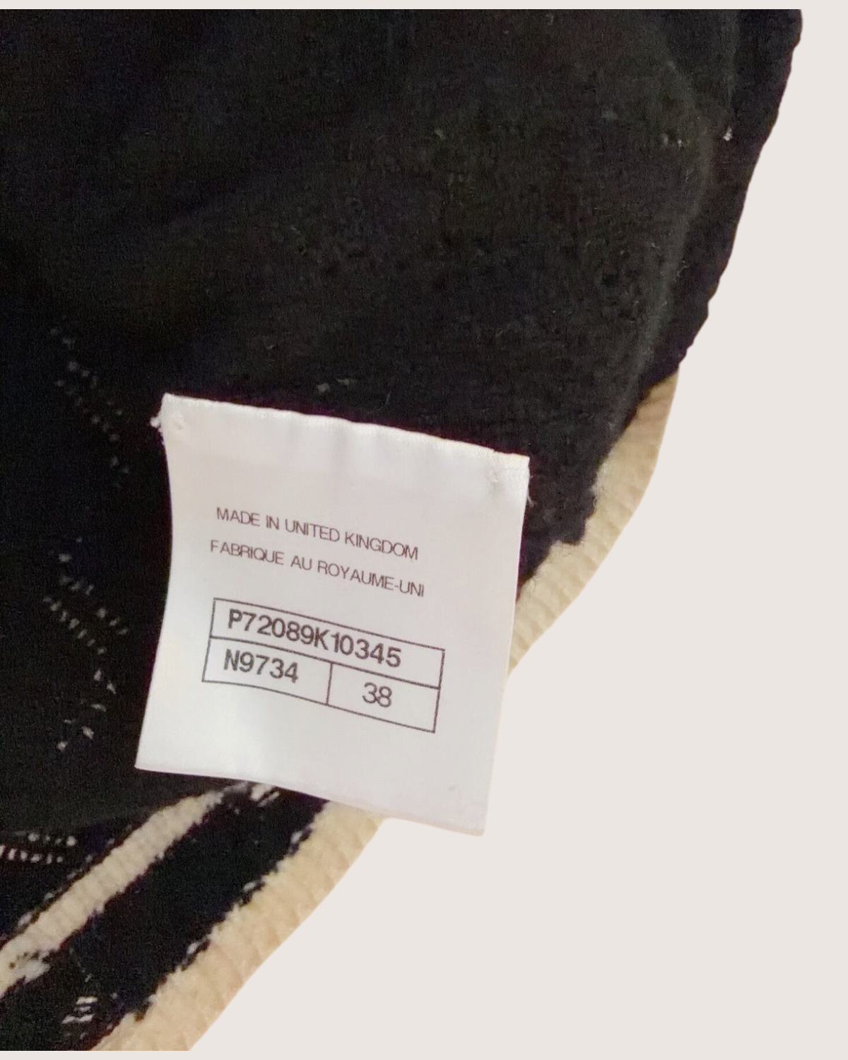 Chanel 22C Cashmere Contrast-Trim Crop Top Black, White FR 38