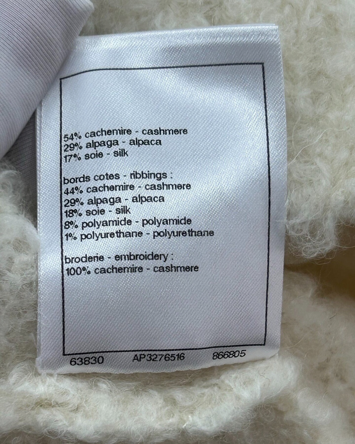 Chanel 25N Coco Neige Cashmere Bow Collar Ski Top White, Black FR 36
