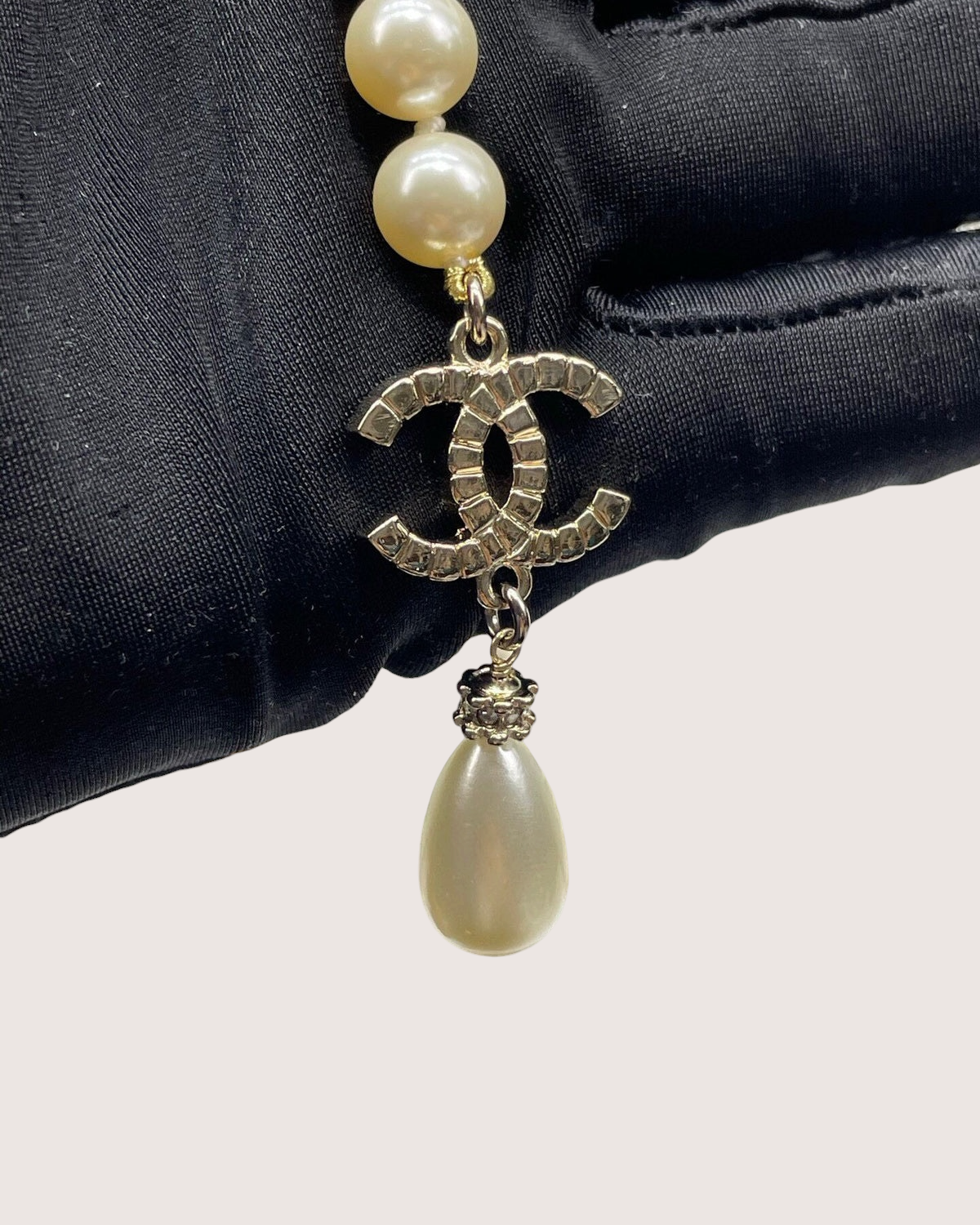 Chanel 24A Silver Crystal Pearl CC Necklace