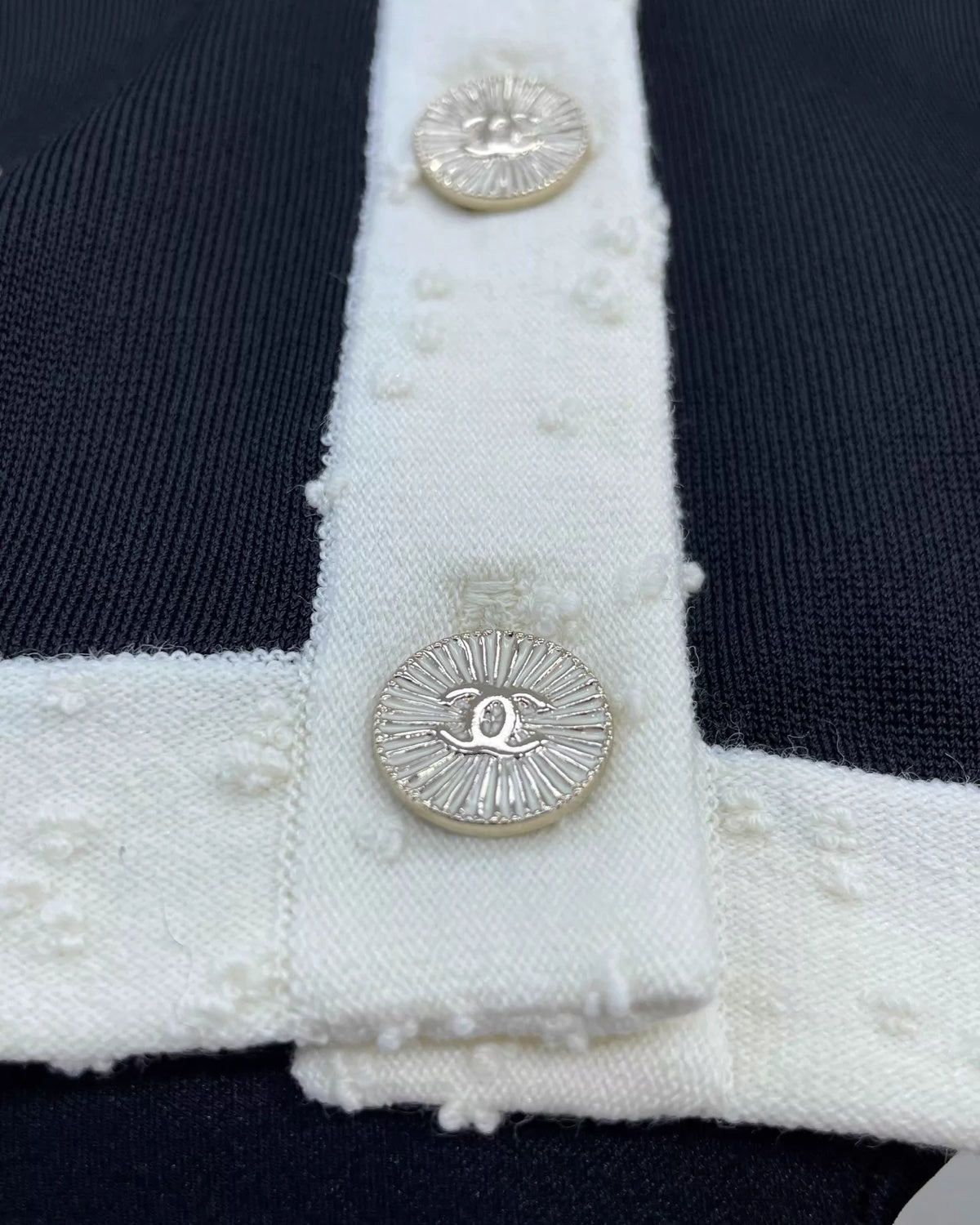 Chanel 25A Cropped Cardigan