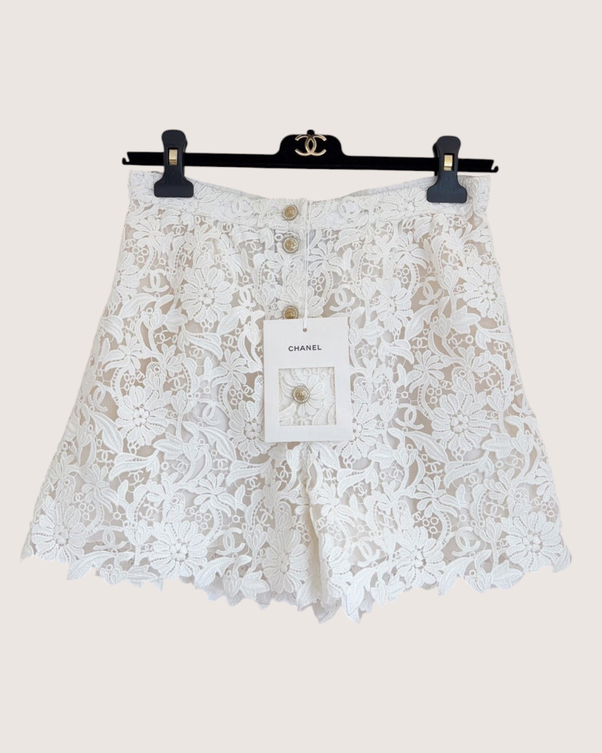 Chanel 26C CC Floral Lace Shorts White, Beige/Ecru FR 36