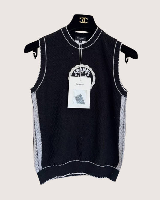 Chanel 23C '5' Embroidered Sleeveless Top - Black, White