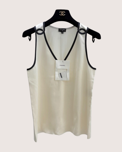 Chanel 26S Contrast-Trim Top White, Black FR 36