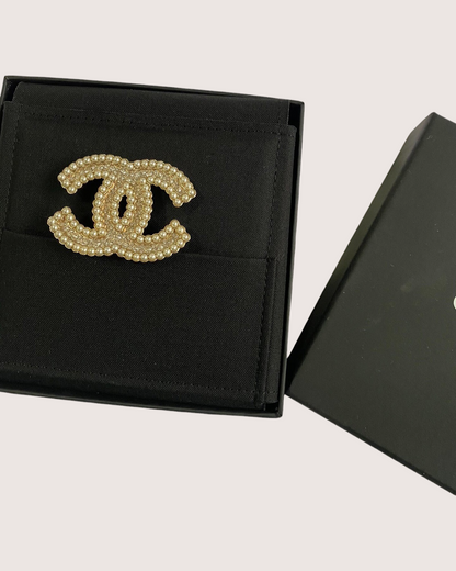 Chanel 21K Pearl Brooch One Size