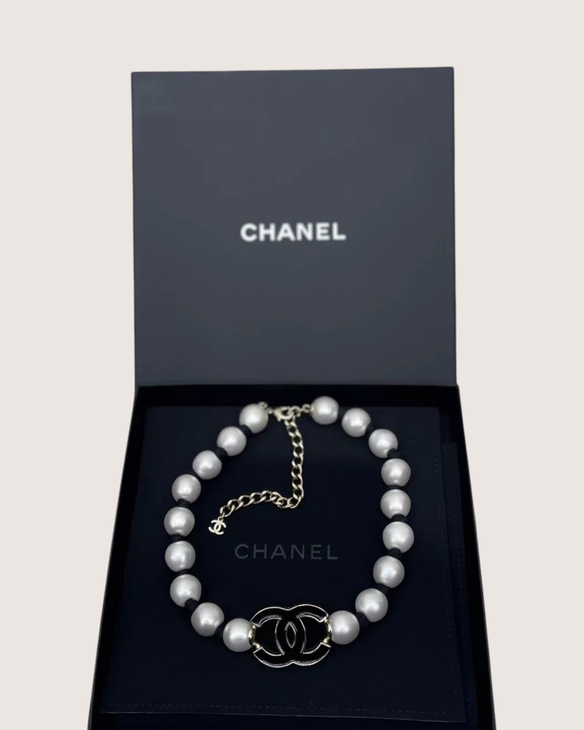 Chanel 25P CC Pearl Choker Necklace White ["One Size"]