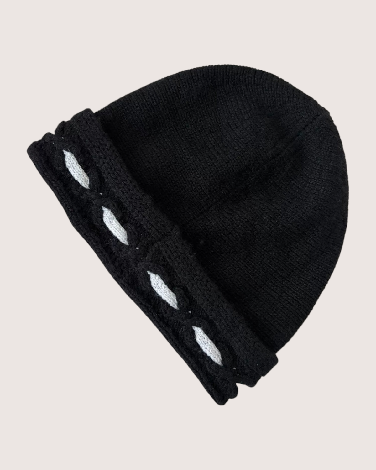 Chanel 25A Cashmere Hat Black, White One Size