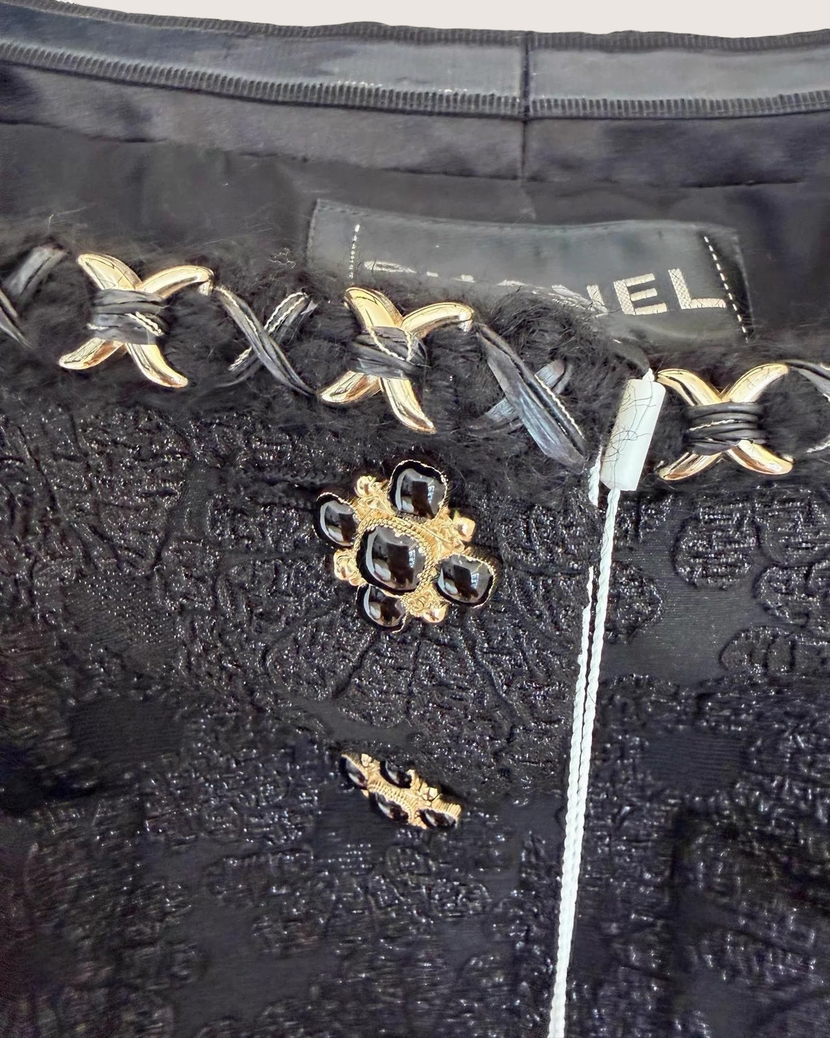 Chanel 21A Off-Shoulder Jacket - view 3