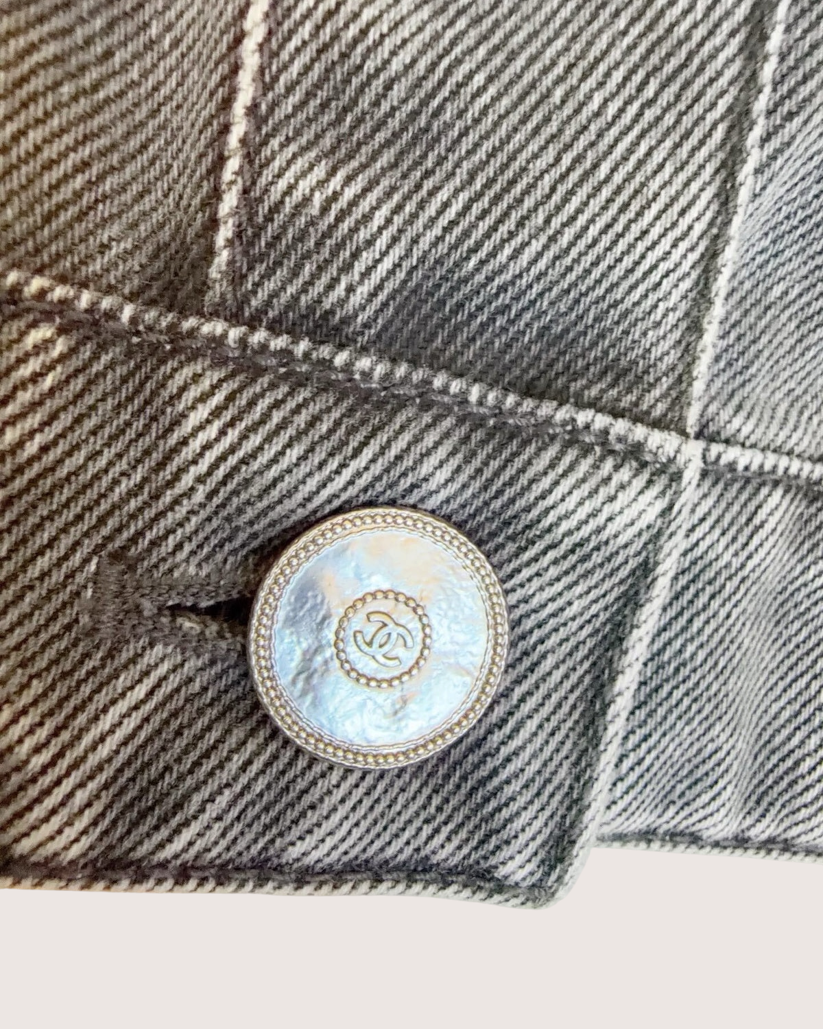 Chanel 25P Contrast-Trim Denim Jacket Grey, Beige/Ecru FR 34
