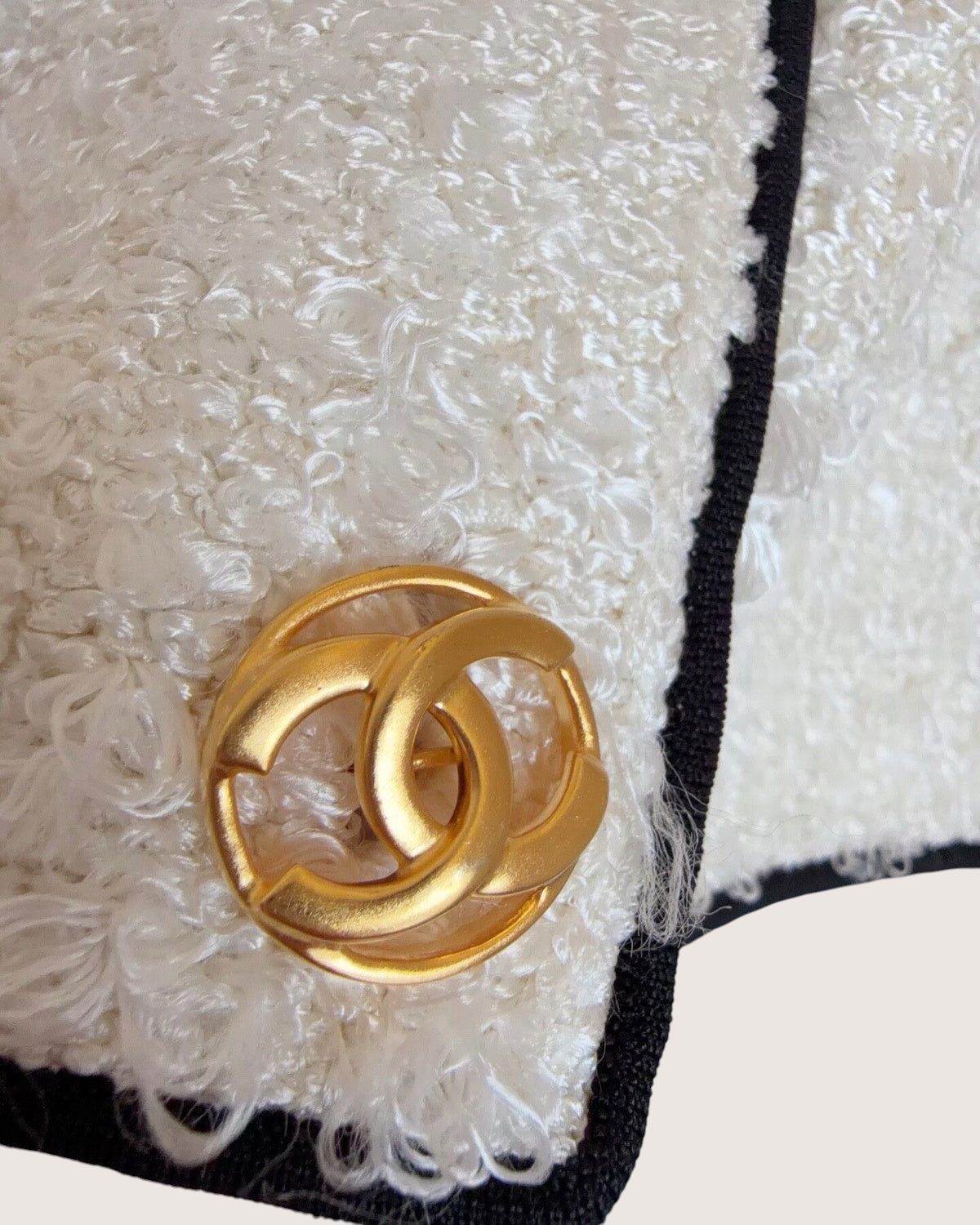 Chanel 26S Cropped Bouclé Cardigan Beige/Ecru, Black FR 34