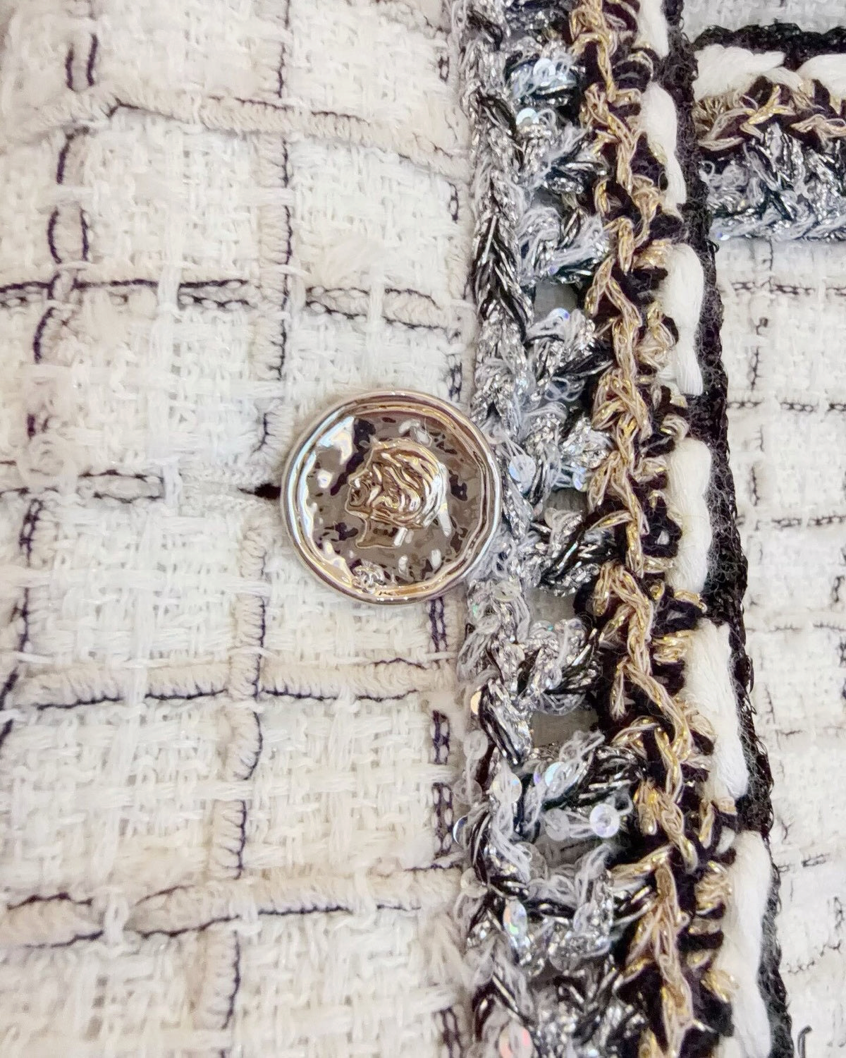 Chanel 25S Tweed Cropped Jacket Beige/Ecru, Black, Multicolor FR 40