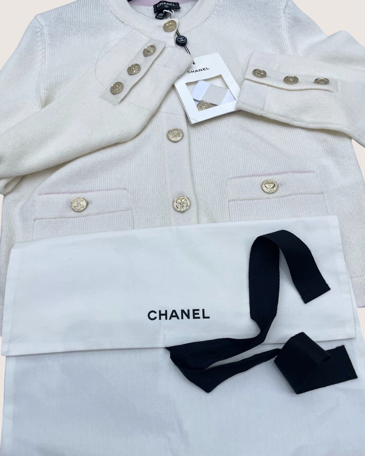 Chanel 25B Cashmere Embroidered Logo Cardigan Beige/Ecru, Gold FR 34