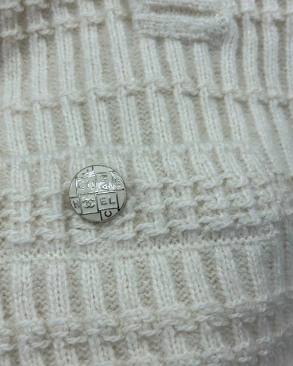Chanel 18B Cashmere Turtleneck Sweater Beige/Ecru FR 34