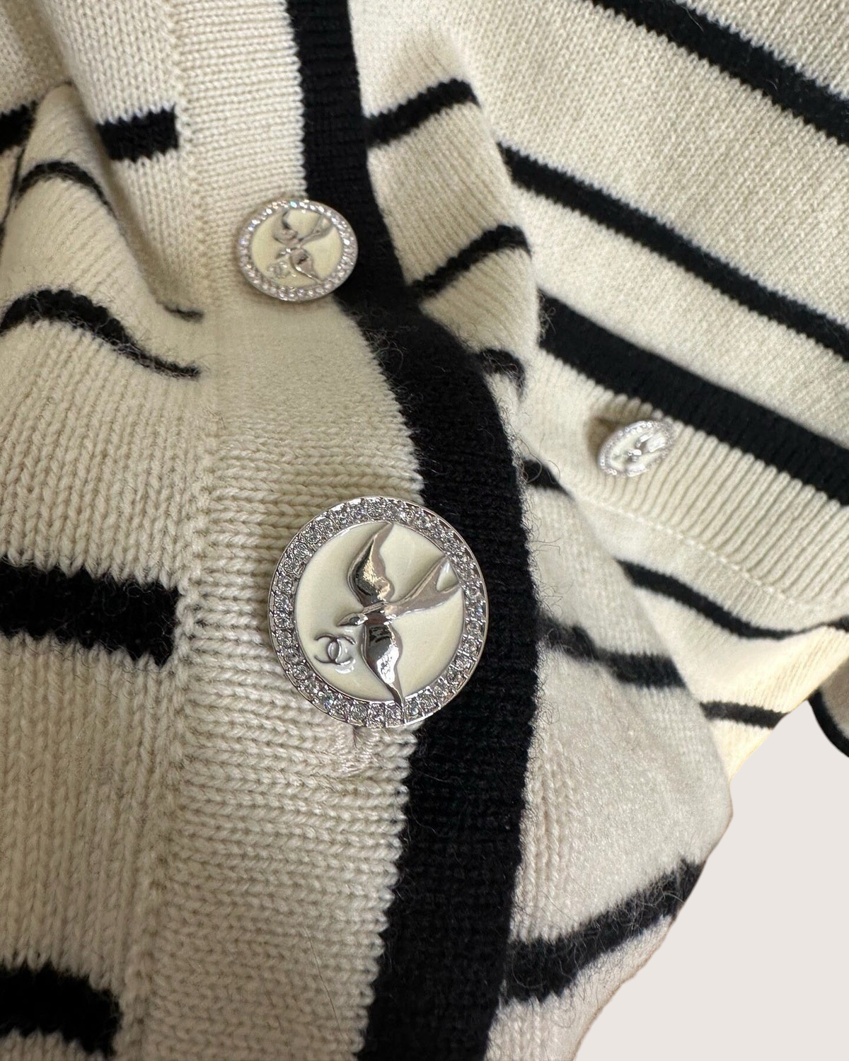 Chanel 25S Cashmere Striped Two-Way Cardigan Beige/Ecru, Black FR 34