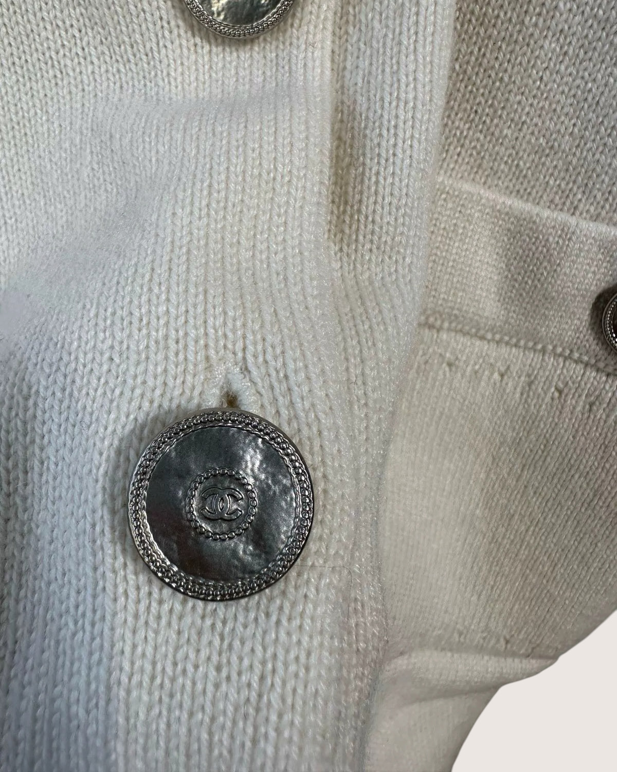 Chanel 25P Cashmere Cardigan Beige/Ecru, White FR 34