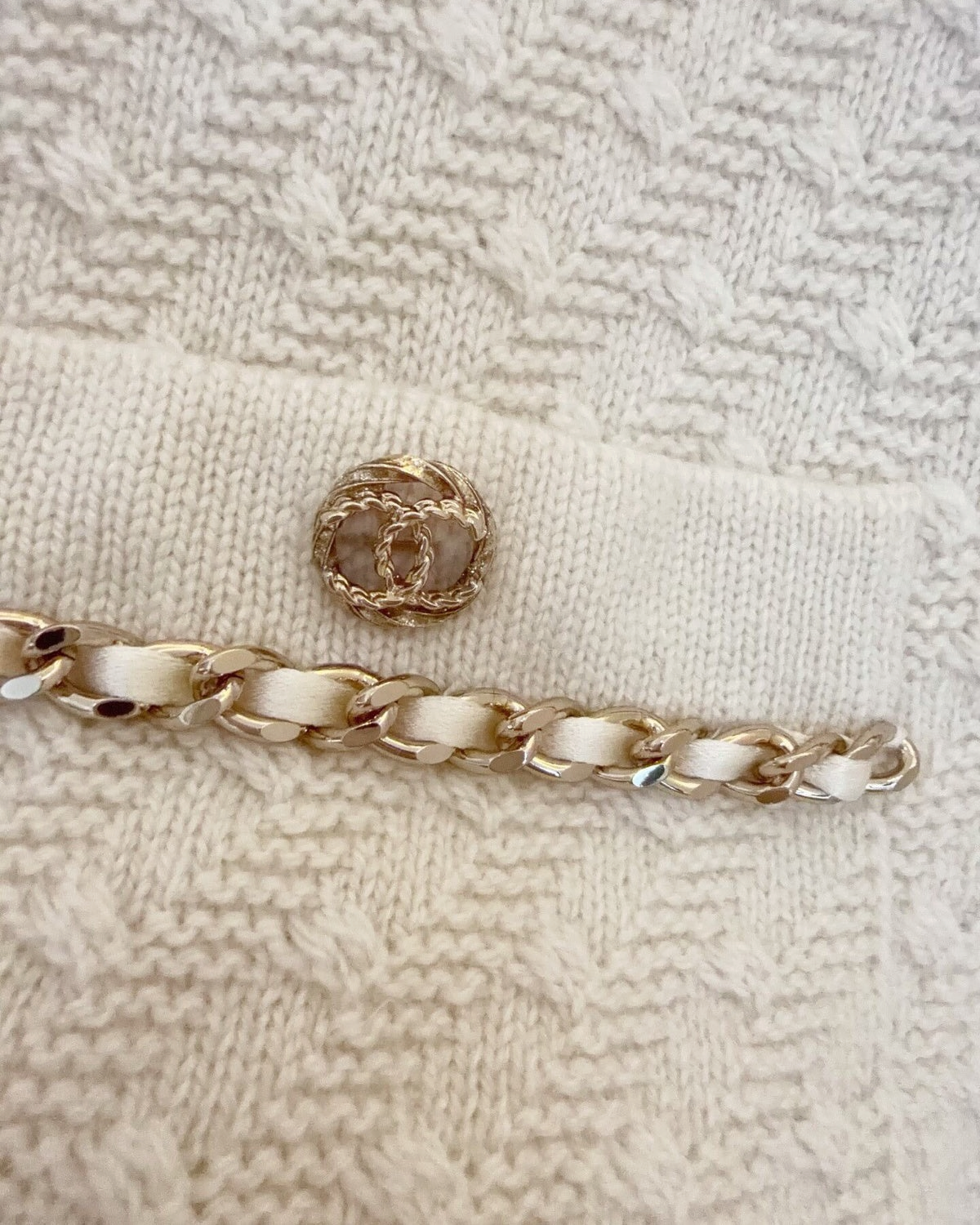 Chanel 23B Cashmere Chain-Trim Cardigan Beige/Ecru, Gold FR 34