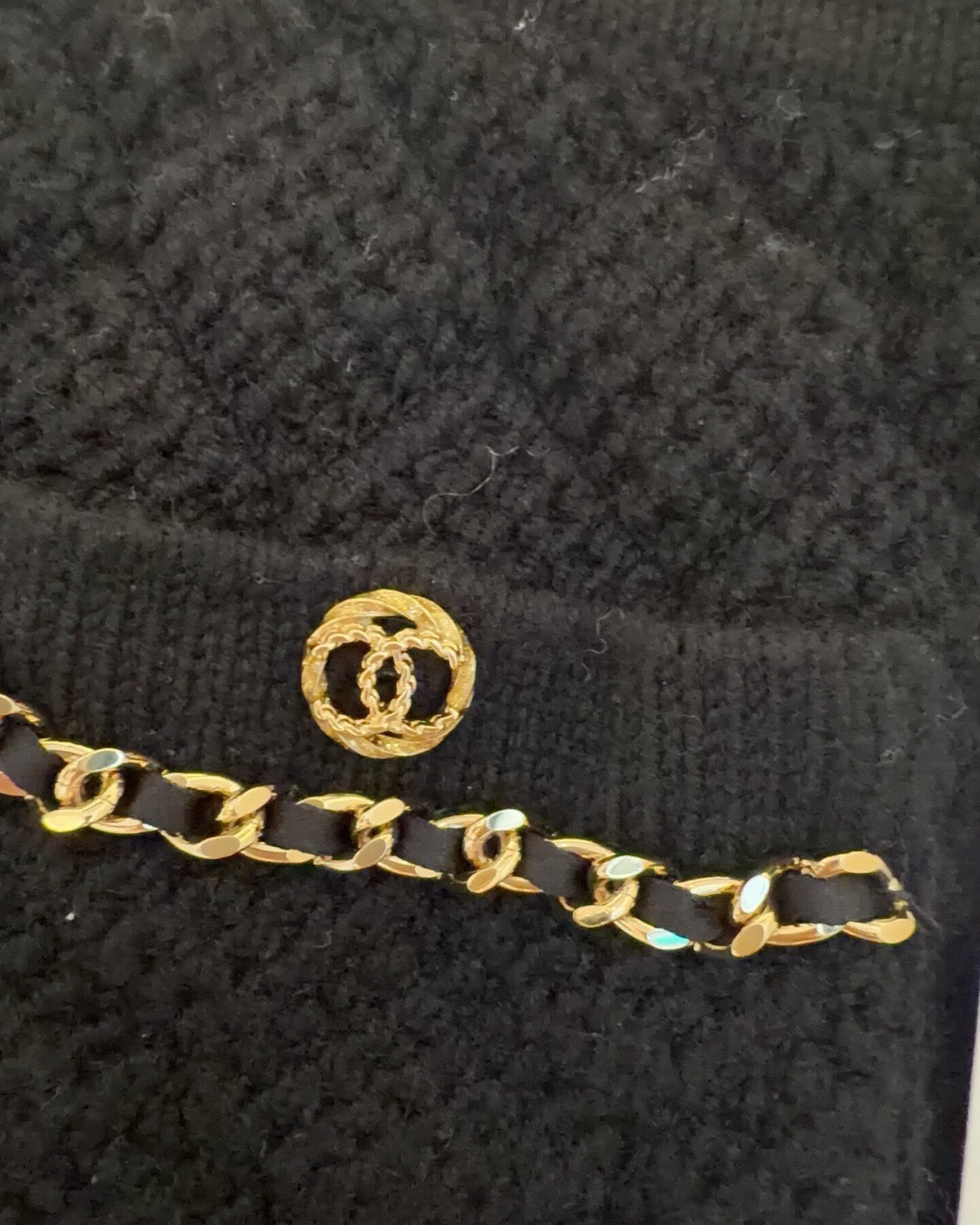 Chanel 23B Cashmere Wide-Leg Chain-Trim Shorts Black FR 38