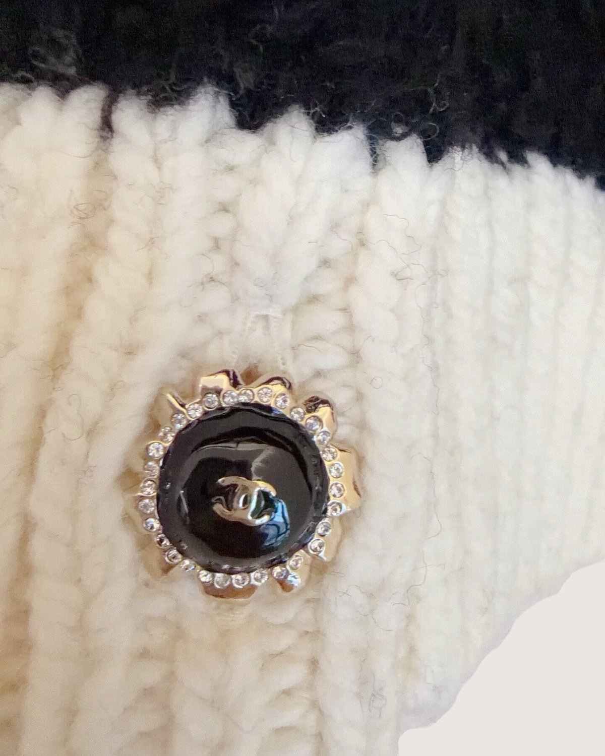 Chanel 25K Cashmere Bouclé Four-Pocket Cardigan Black, Beige/Ecru FR 36