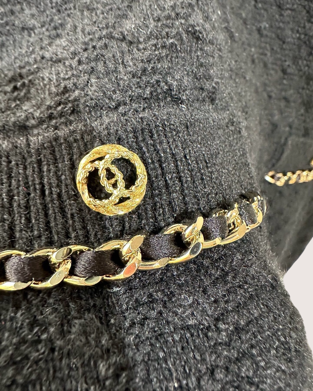 Chanel 23B Cashmere Chain-Trim Sleeveless Mini Dress Black, Gold FR 38