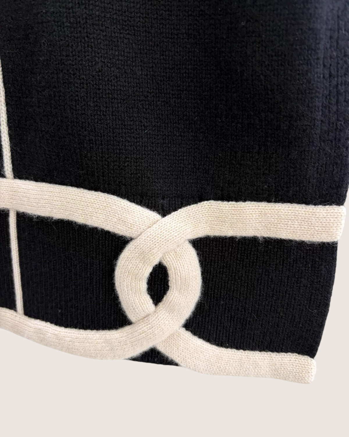 Chanel 26S Cashmere Vest Black, Beige/Ecru One Size