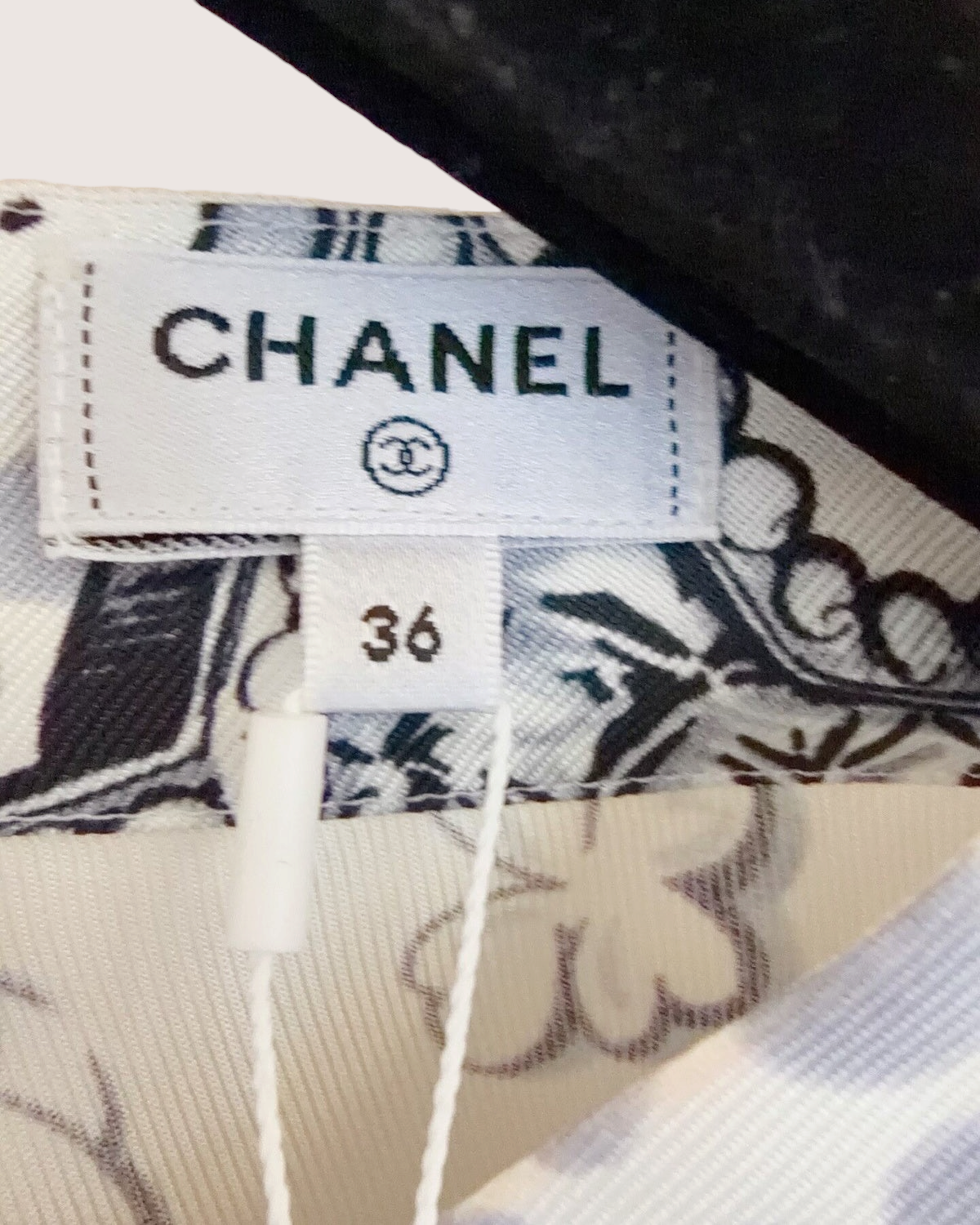Chanel 25B Comic-Print Short-Sleeve Top White, Black, Grey FR 36