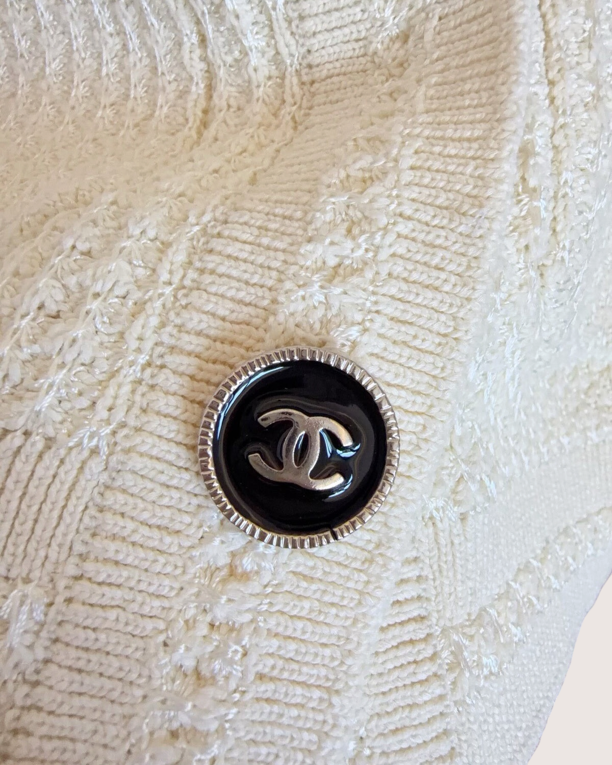 Chanel 24P Short-Sleeve Four-Pocket Cardigan Beige/Ecru, Black FR 34
