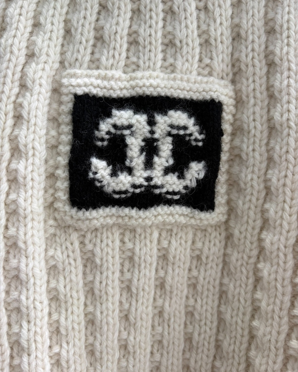 Chanel 25N Cable-Knit V-Neck Sweater Beige/Ecru, Black FR 40