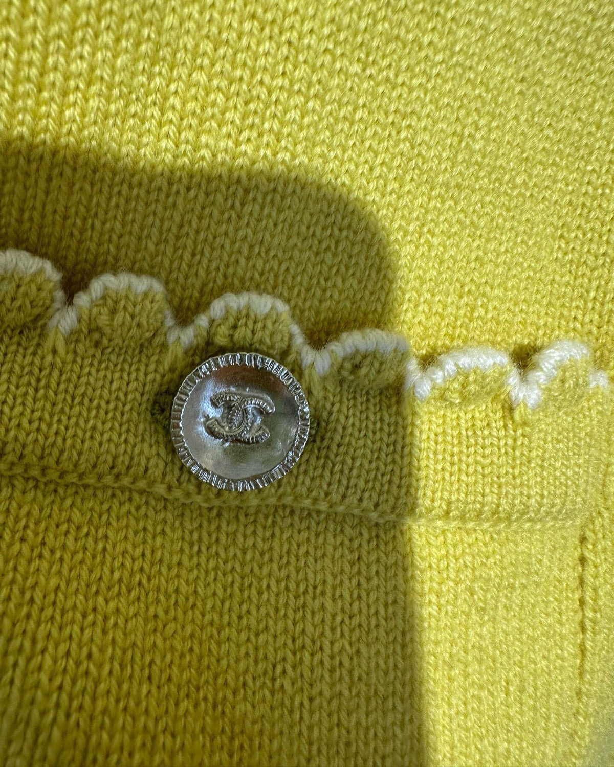 Chanel 25C Cashmere Scalloped Cardigan Yellow, Beige/Ecru FR 36