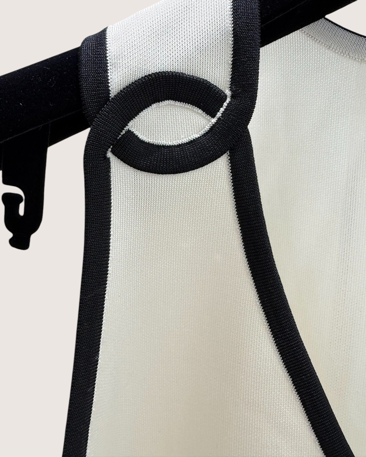 Chanel 26S Contrast-Trim Top White, Black FR 36