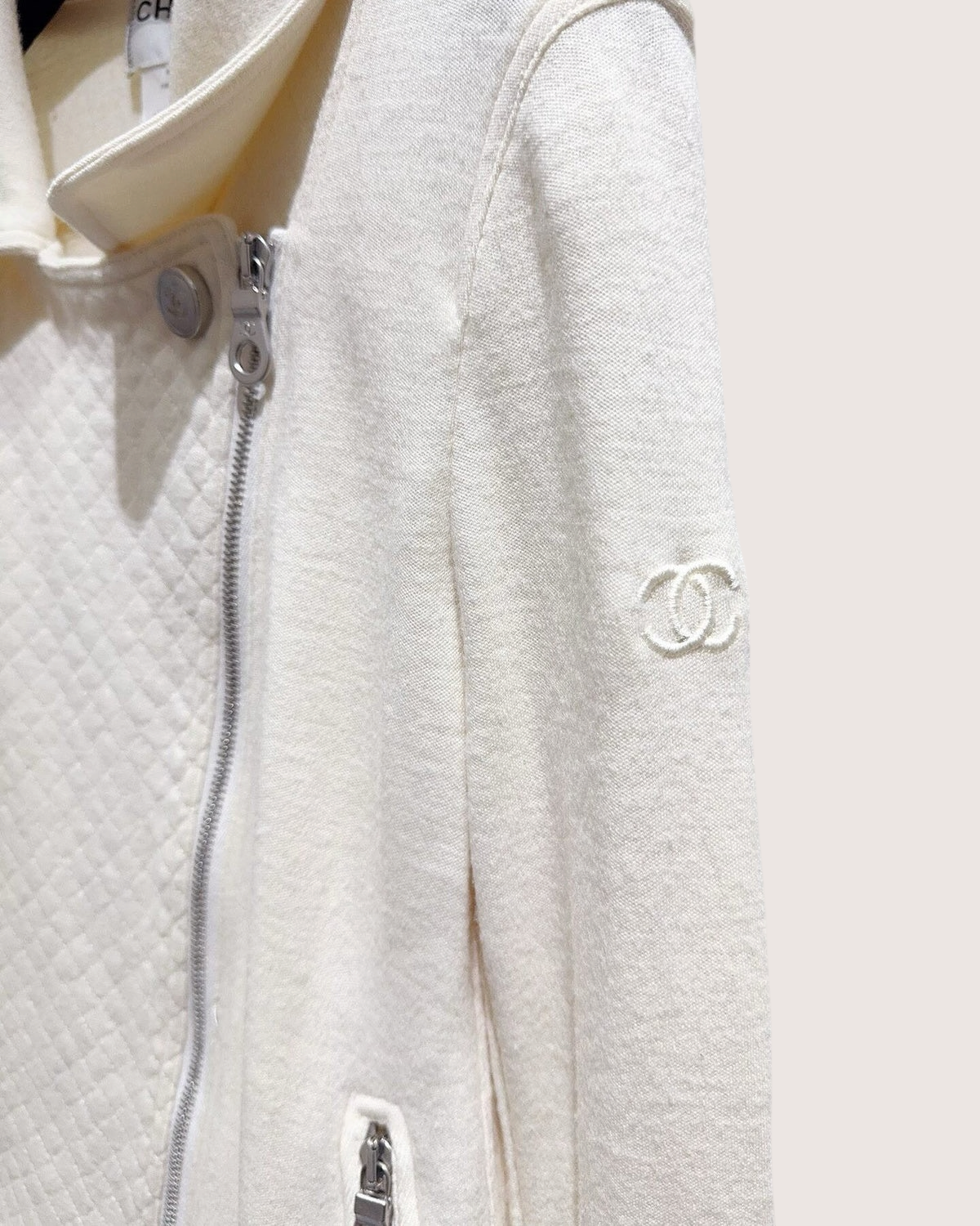Chanel 10A CC Zip-Up Jacket Beige/Ecru FR 38