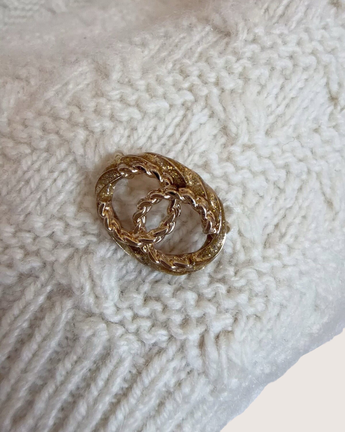 Chanel 23B Cashmere Chain-Trim Cropped Top Beige/Ecru, Gold FR 38
