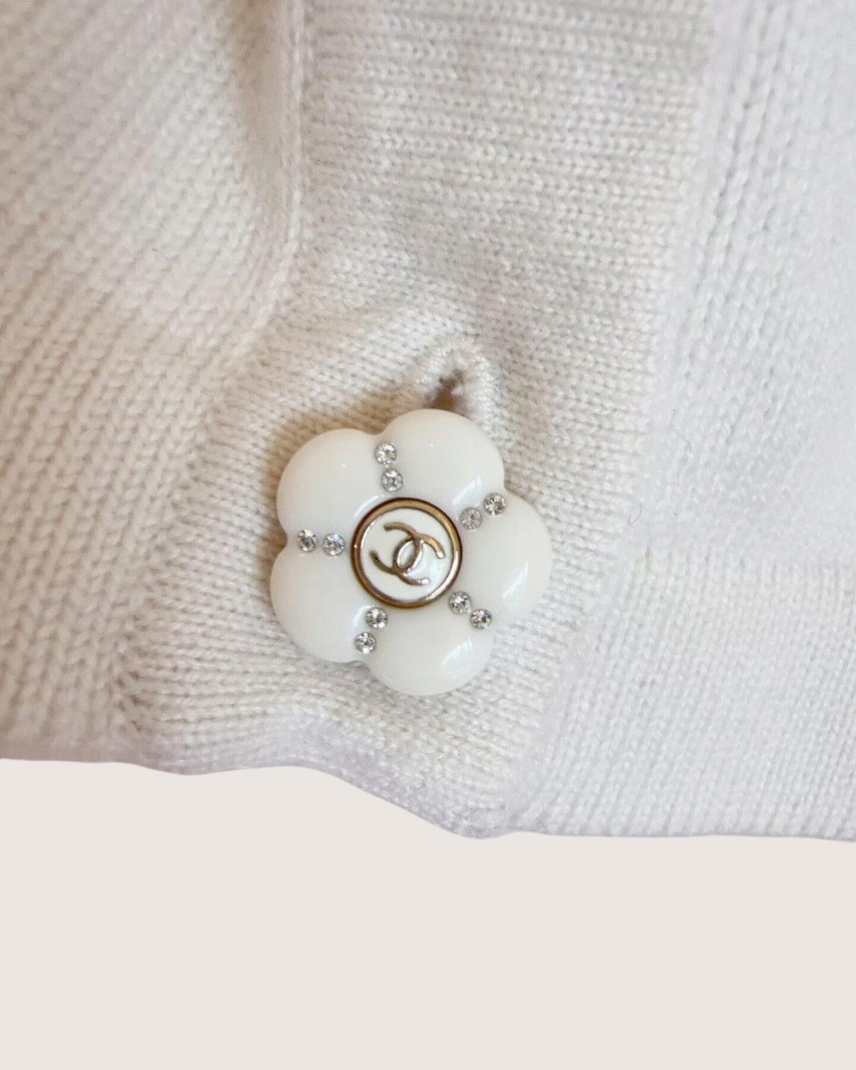Chanel 23K Cashmere Camellia Vest Beige/Ecru FR 40