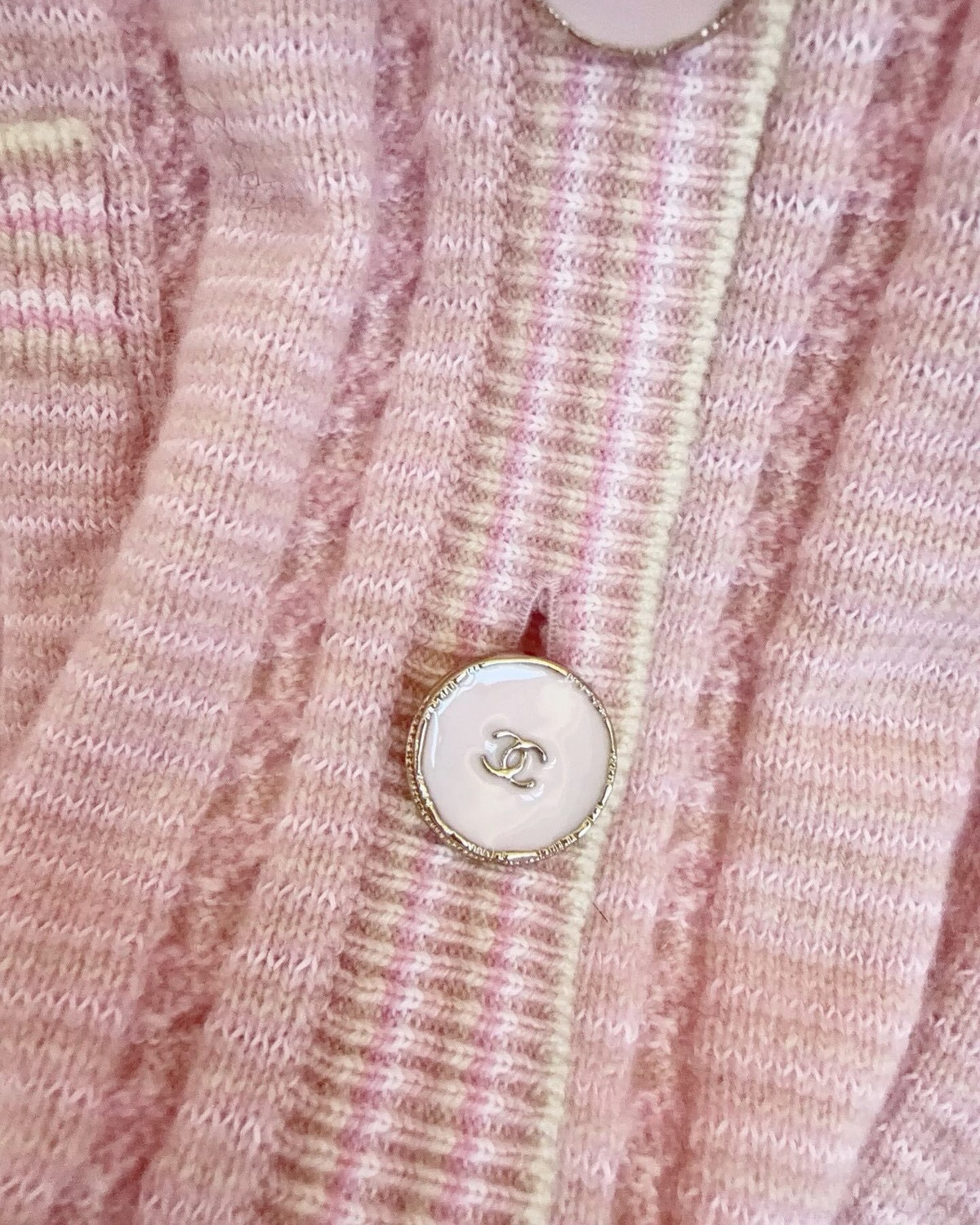 Chanel 25B Cashmere Cable Feather-Trim Cardigan Pink, White, Beige/Ecru FR 40