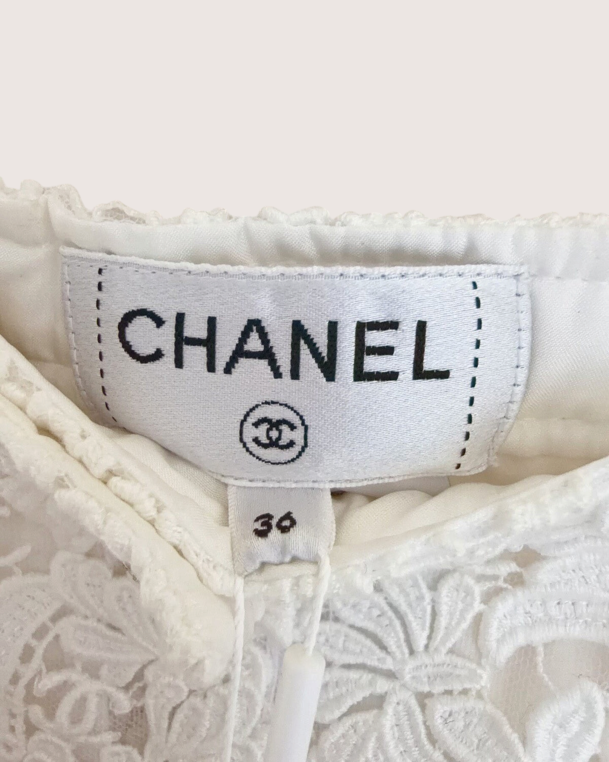 Chanel 26C CC Floral Lace Shorts White, Beige/Ecru FR 36