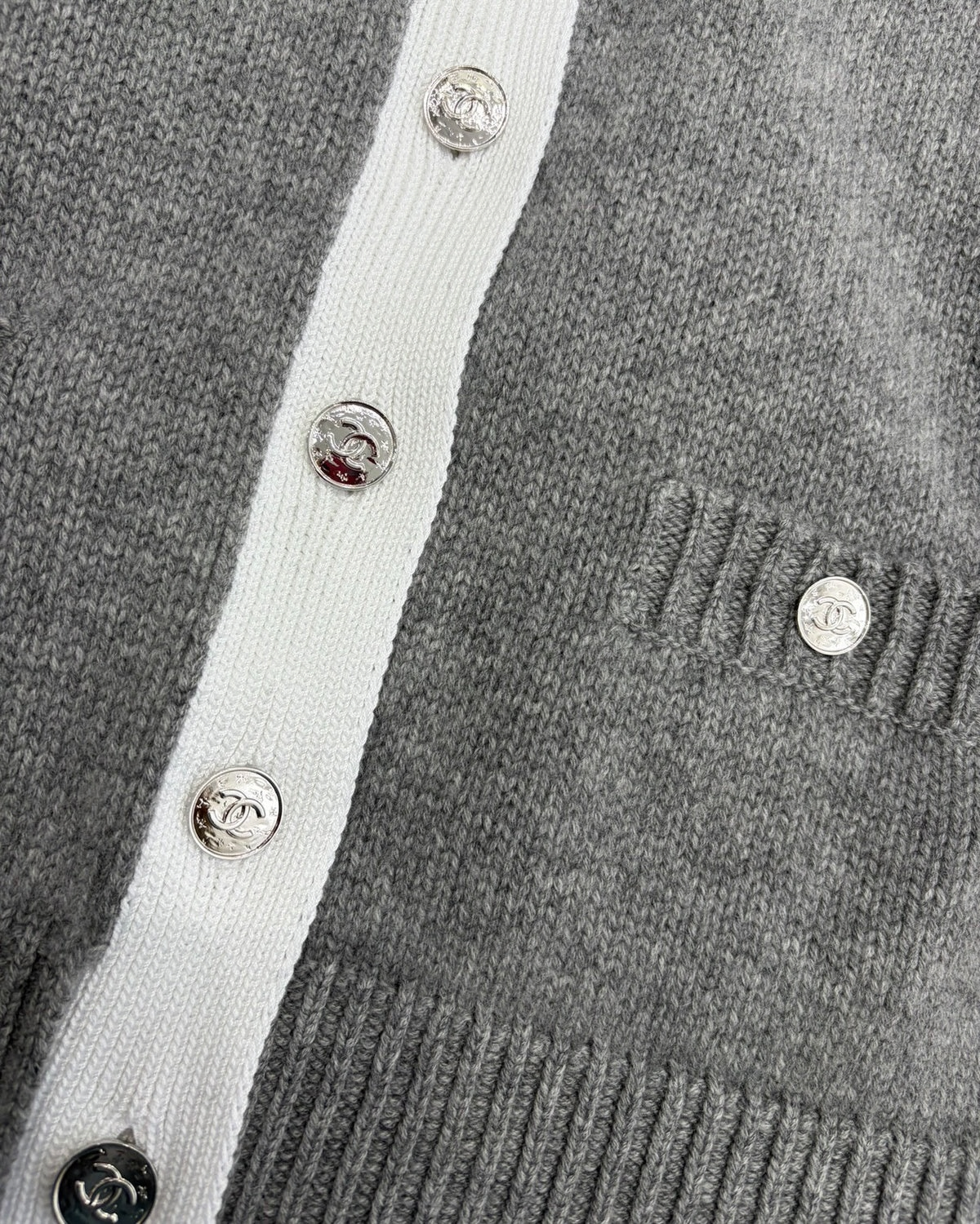 Chanel 26P Cashmere Cardigan Grey, White FR 36