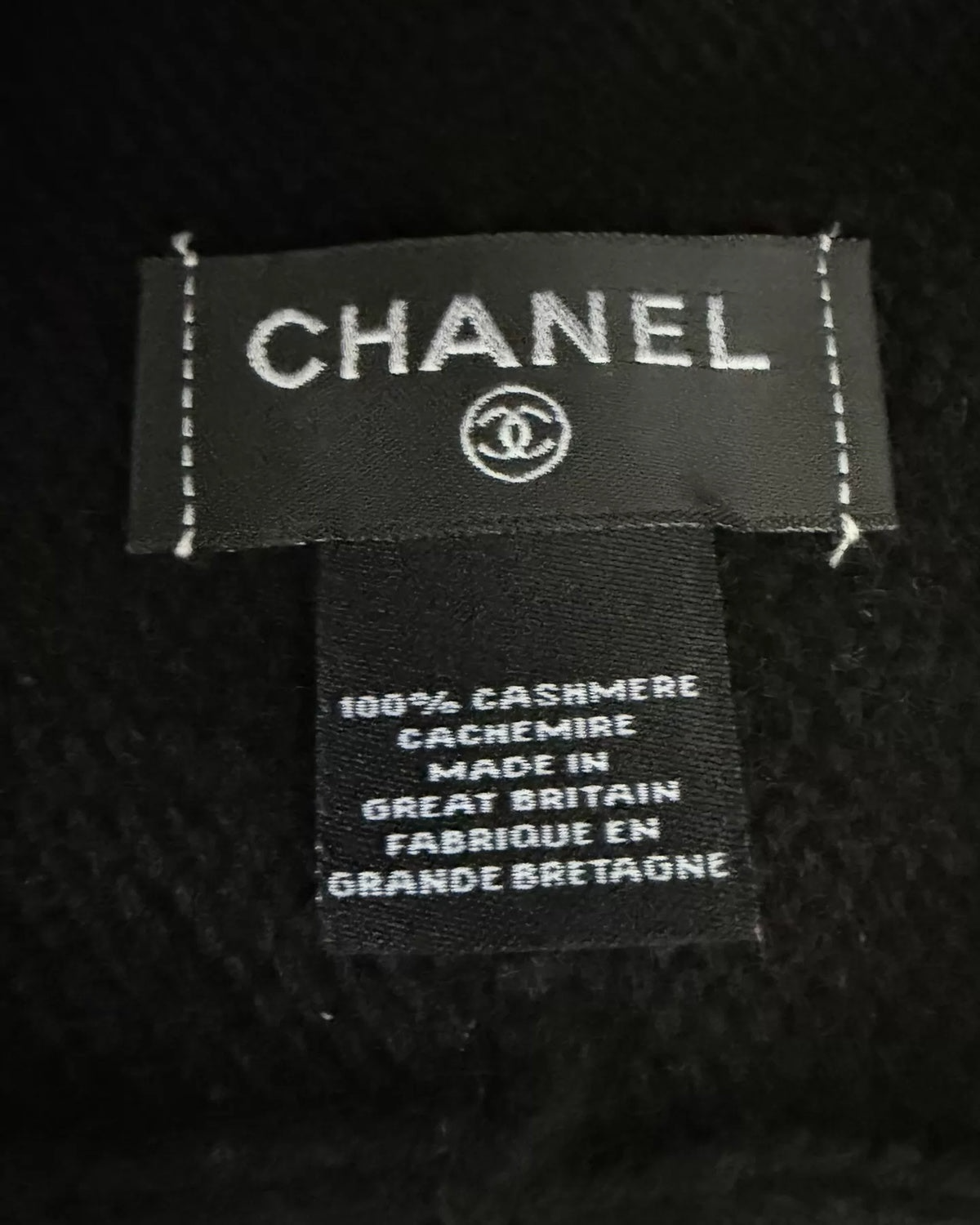 Chanel 25A Cashmere Hat Black, White One Size