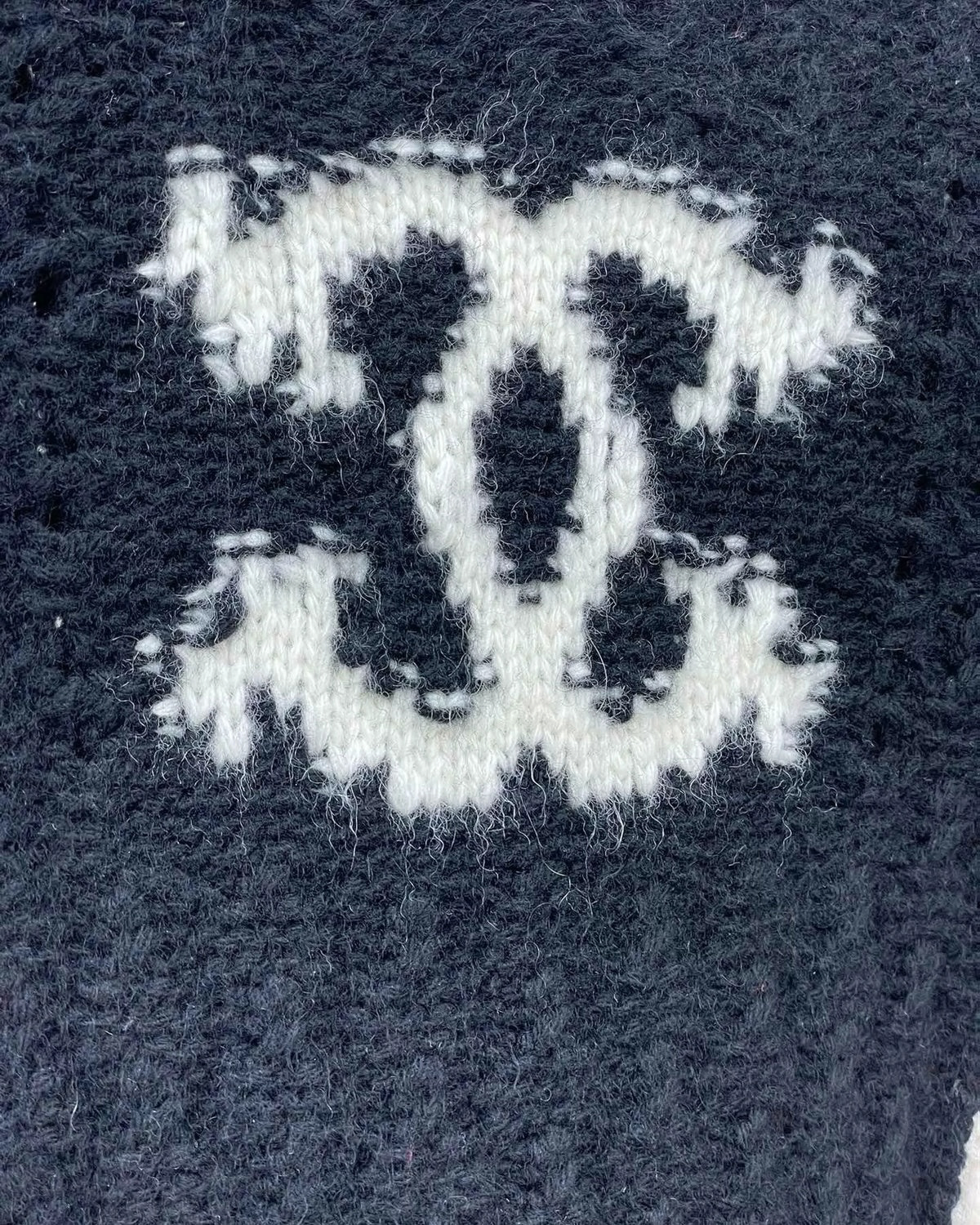 Chanel 21A CC Sweater Black, White FR 34