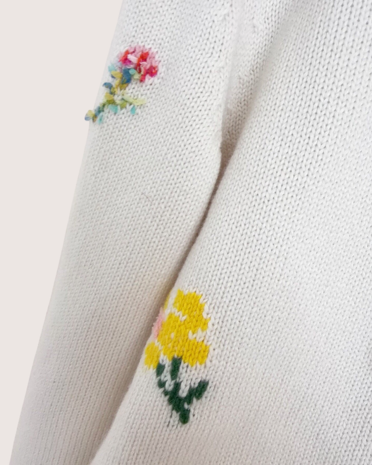 Chanel 26P Cashmere Floral Cardigan Beige/Ecru, Multicolor FR 36