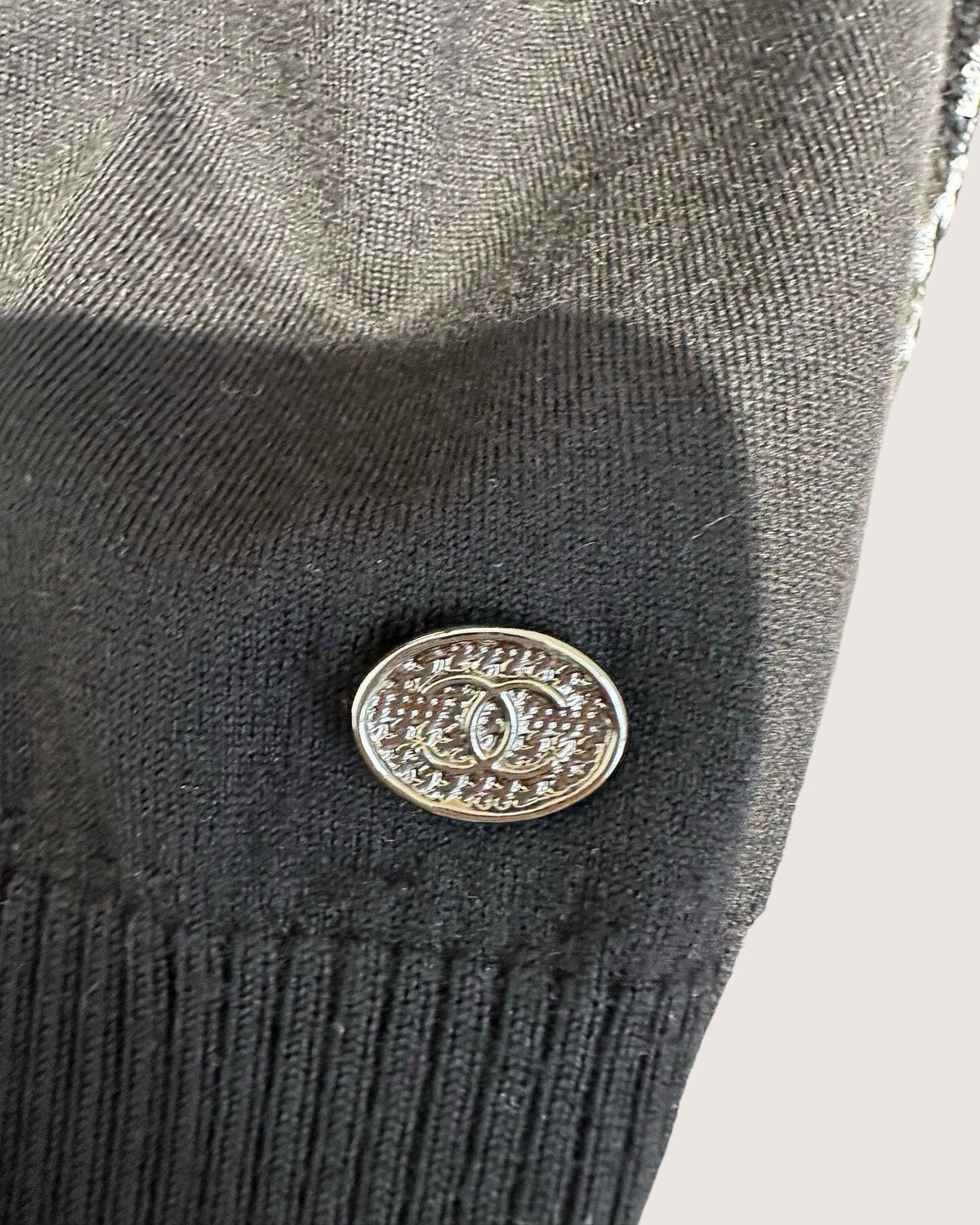 Chanel 23B Wool CC-Sleeves Sweater Black, White FR 34