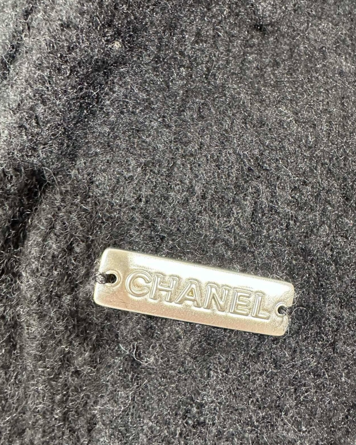 Chanel 21N Coco Neige Cashmere Two-Tone Coco Sweater Black, Beige/Ecru FR 38