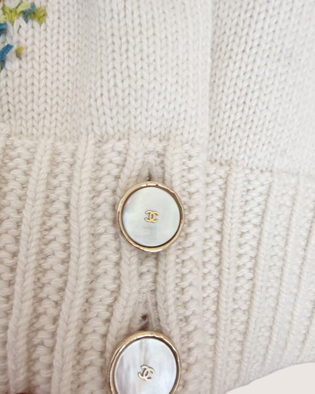 Chanel 26P Cashmere Floral Cardigan Beige/Ecru, Multicolor FR 36