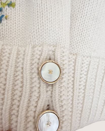 Chanel 26P Cashmere Floral Cardigan Beige/Ecru, Multicolor FR 36
