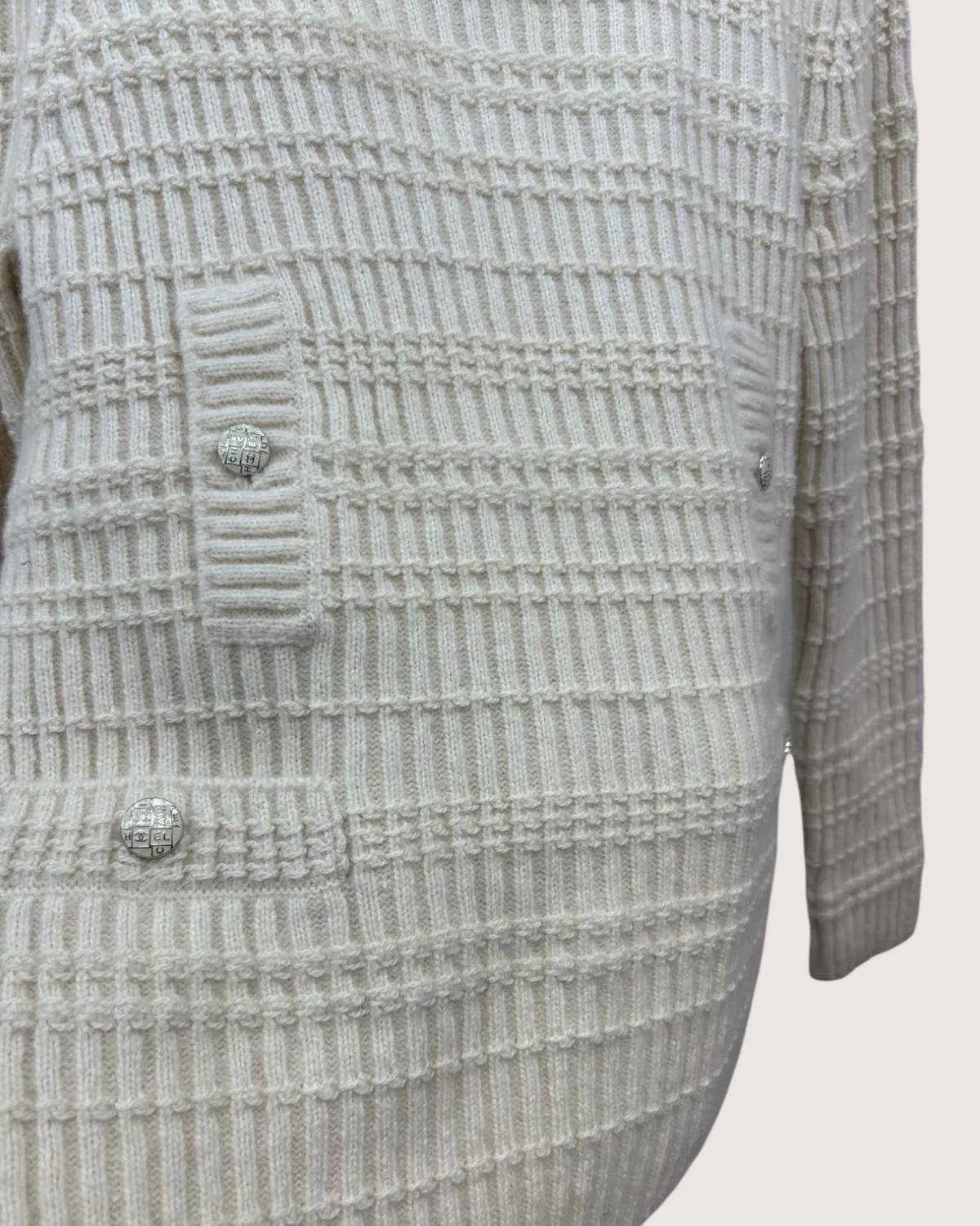 Chanel 18B Cashmere Turtleneck Sweater Beige/Ecru FR 34