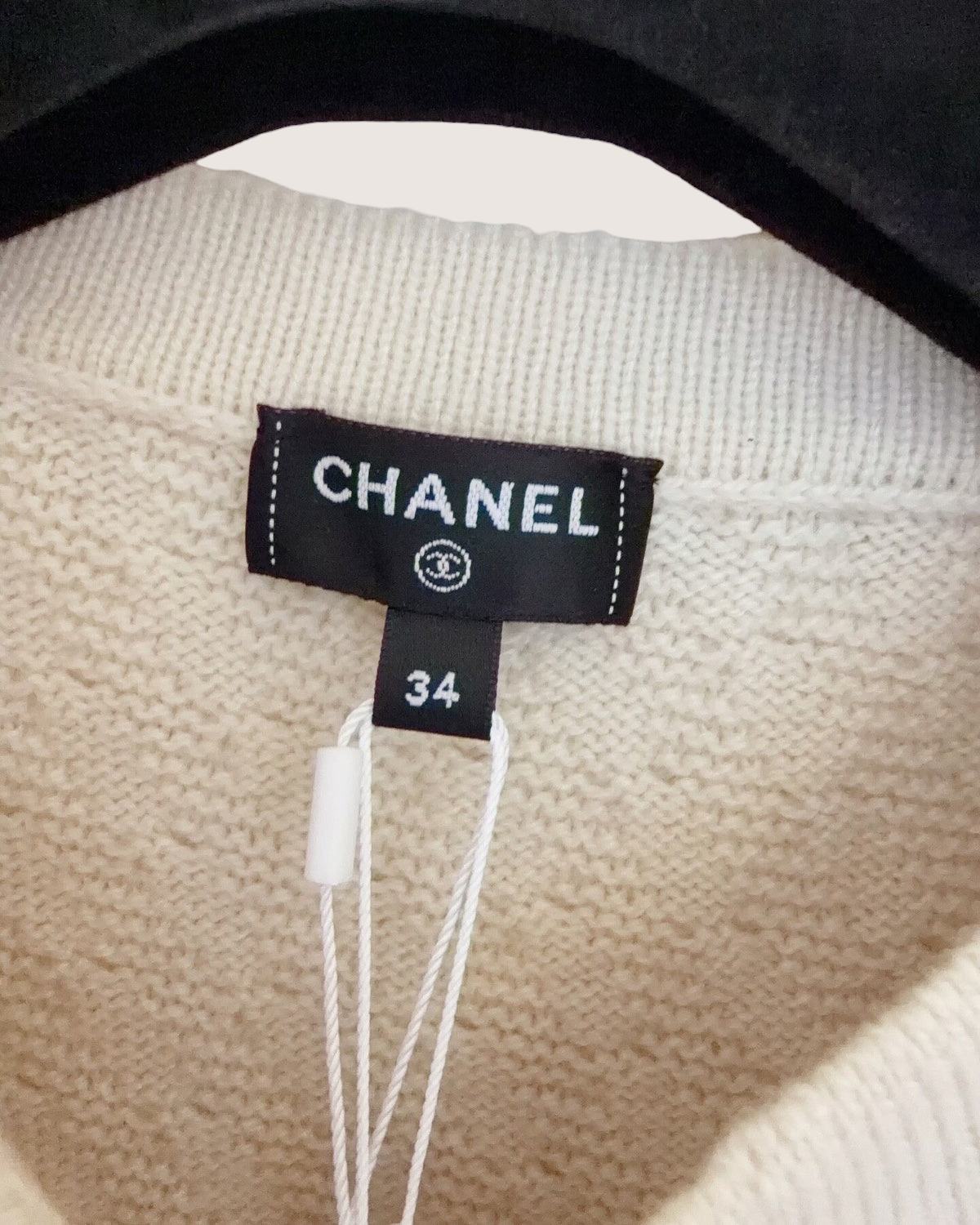 Chanel 23B Cashmere Chain-Trim Cardigan Beige/Ecru, Gold FR 34