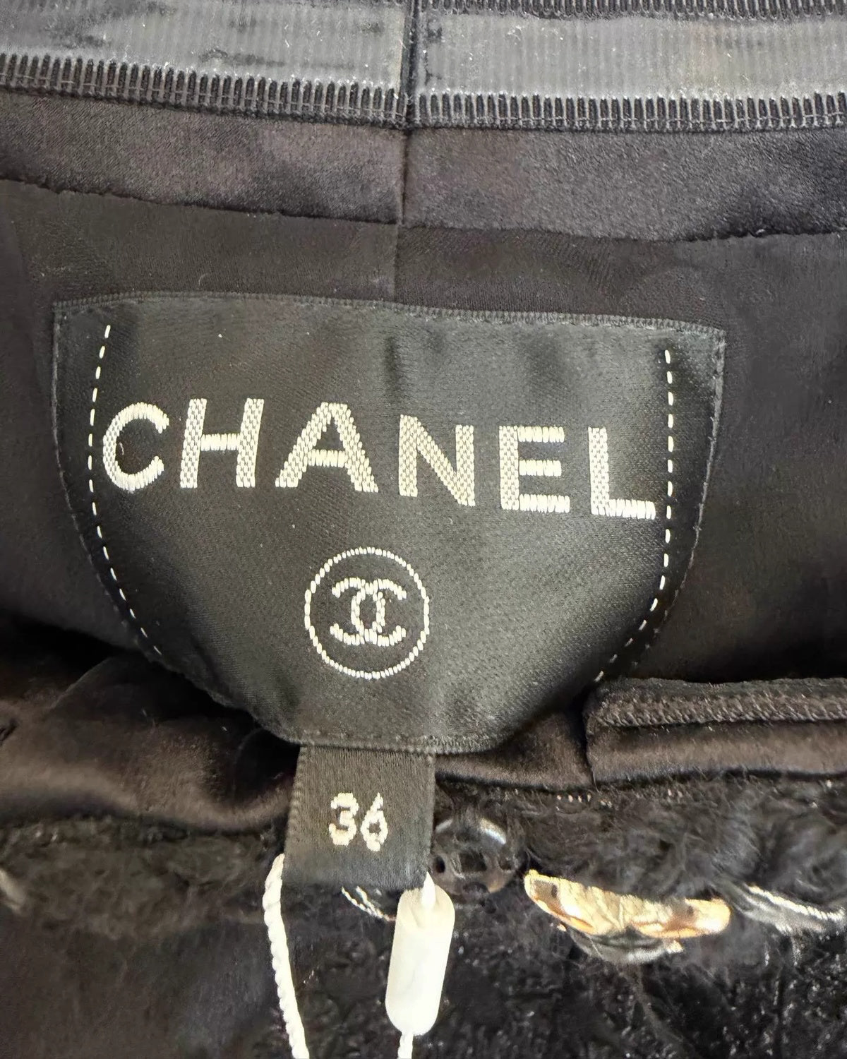 Chanel 21A Off-Shoulder Jacket - view 4