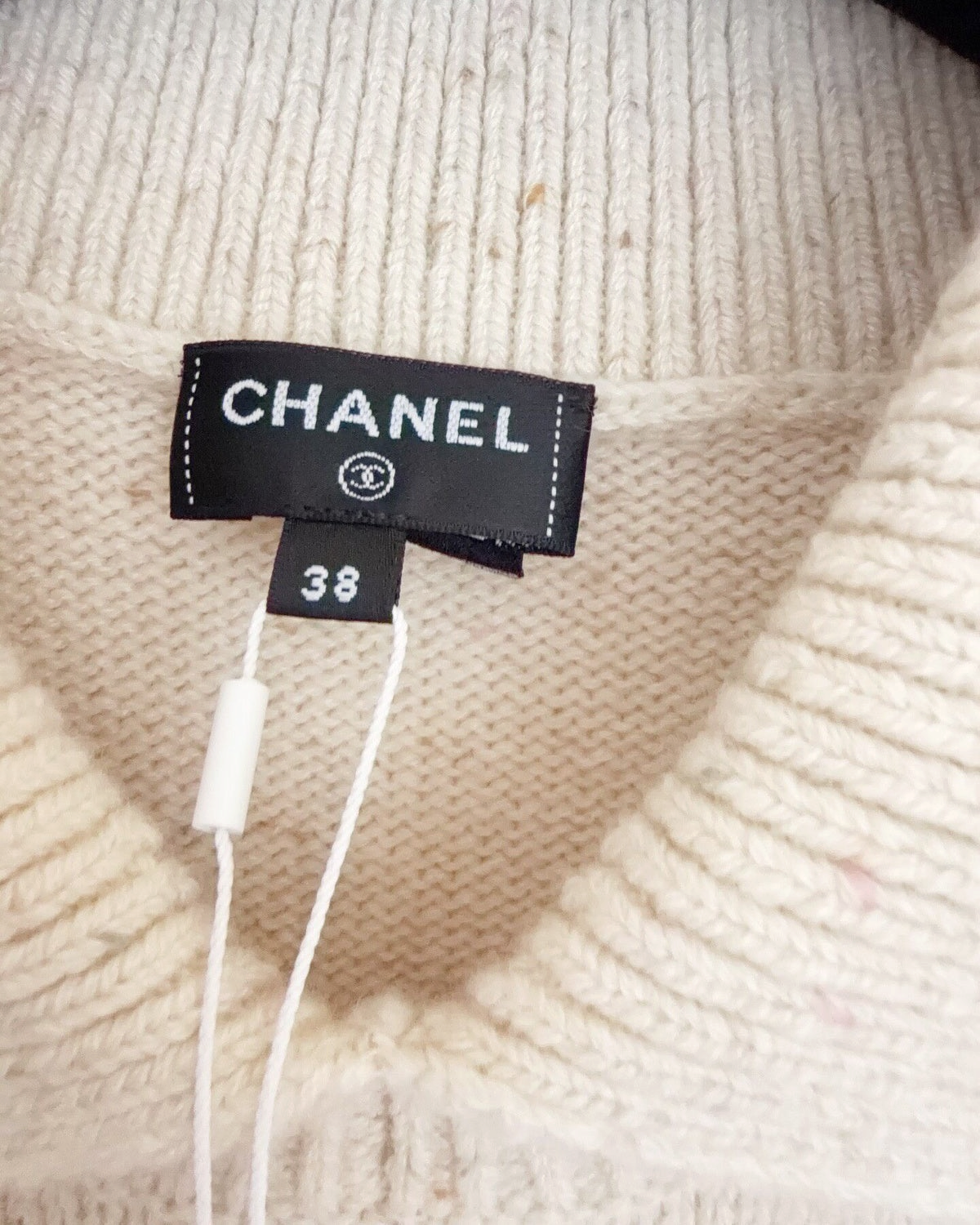 Chanel 25N Coco Neige Cashmere Bow Vest Beige/Ecru FR 38