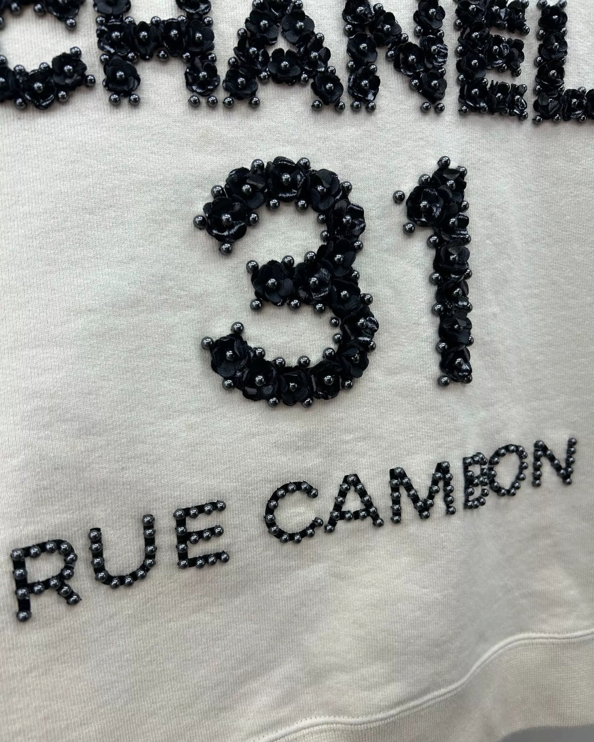 Chanel 20A 21A Rue Cambon Sweatshirt Beige/Ecru FR 38