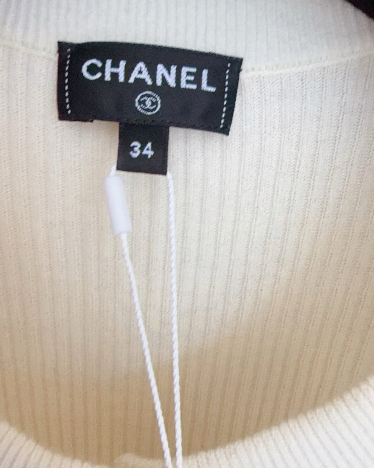 Chanel 25C Fish Logo Cardigan Beige/Ecru, Pink FR 34