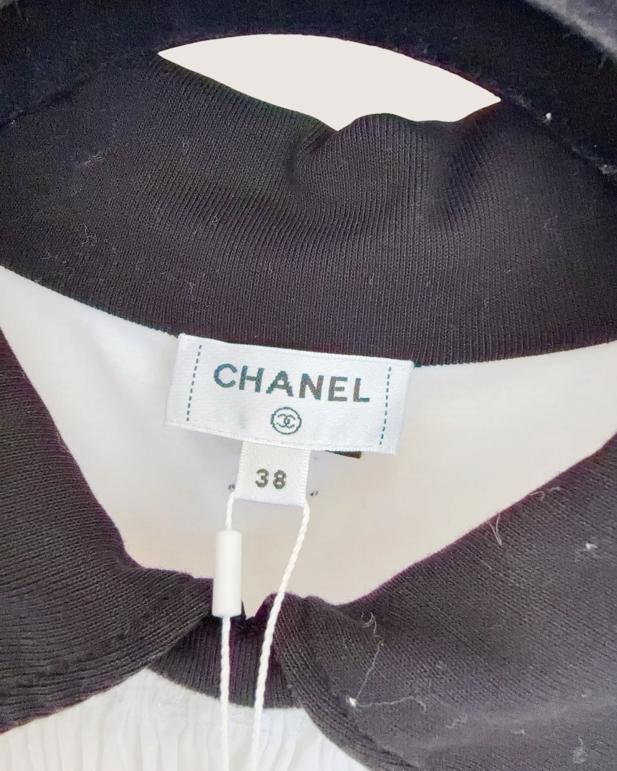 Chanel 25P Contrast-Collar Smocked Top White, Black FR 38