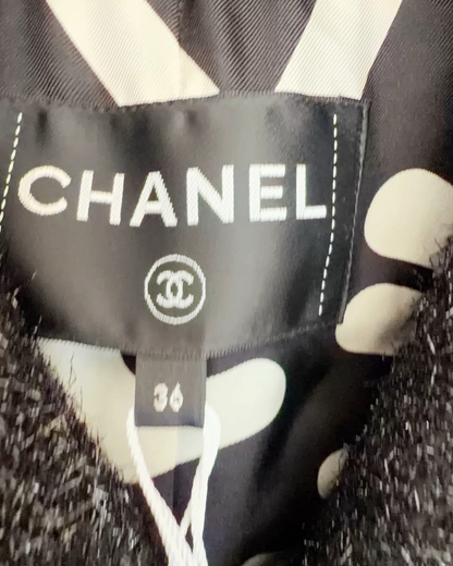 Chanel 21B Cropped Tweed Jacket Black FR 36